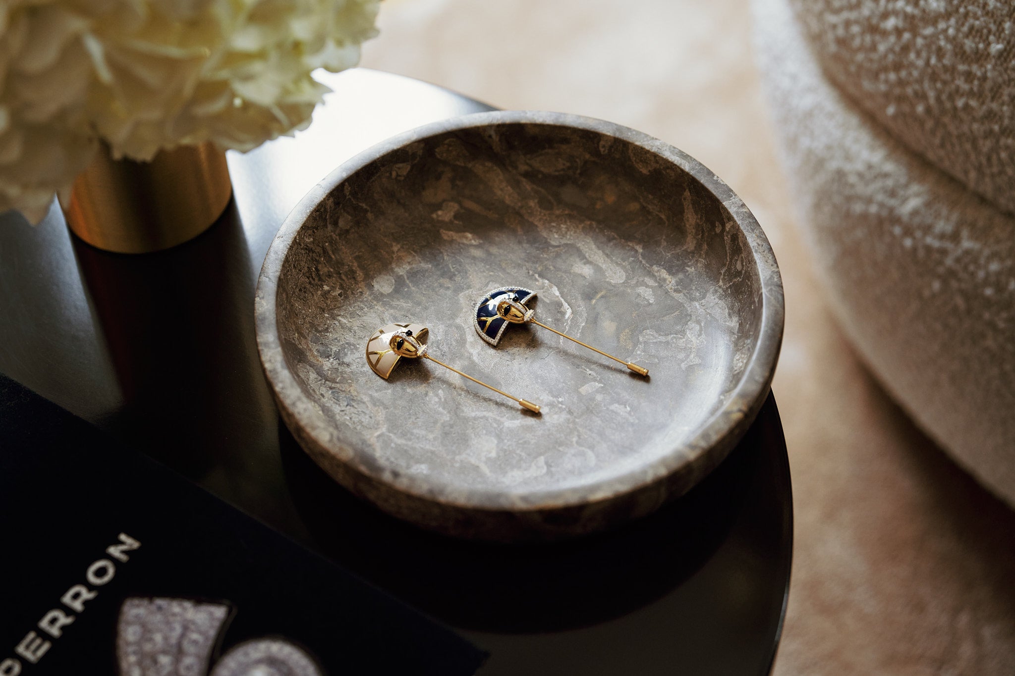 Nimi Nomoli Deco Pin/Brooch Noir